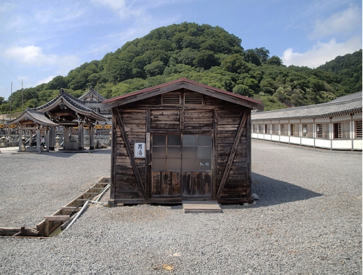 恐山温泉薬師の湯11　源泉かけ流しどっとねっと.jpg